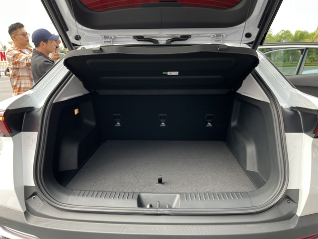 Chi tiết Omoda C5 tại Việt Nam: Đấu Creta, Seltos bằng loạt tính năng ADAS, ghế sau chưa thực sự rộng rãi - Ảnh 14