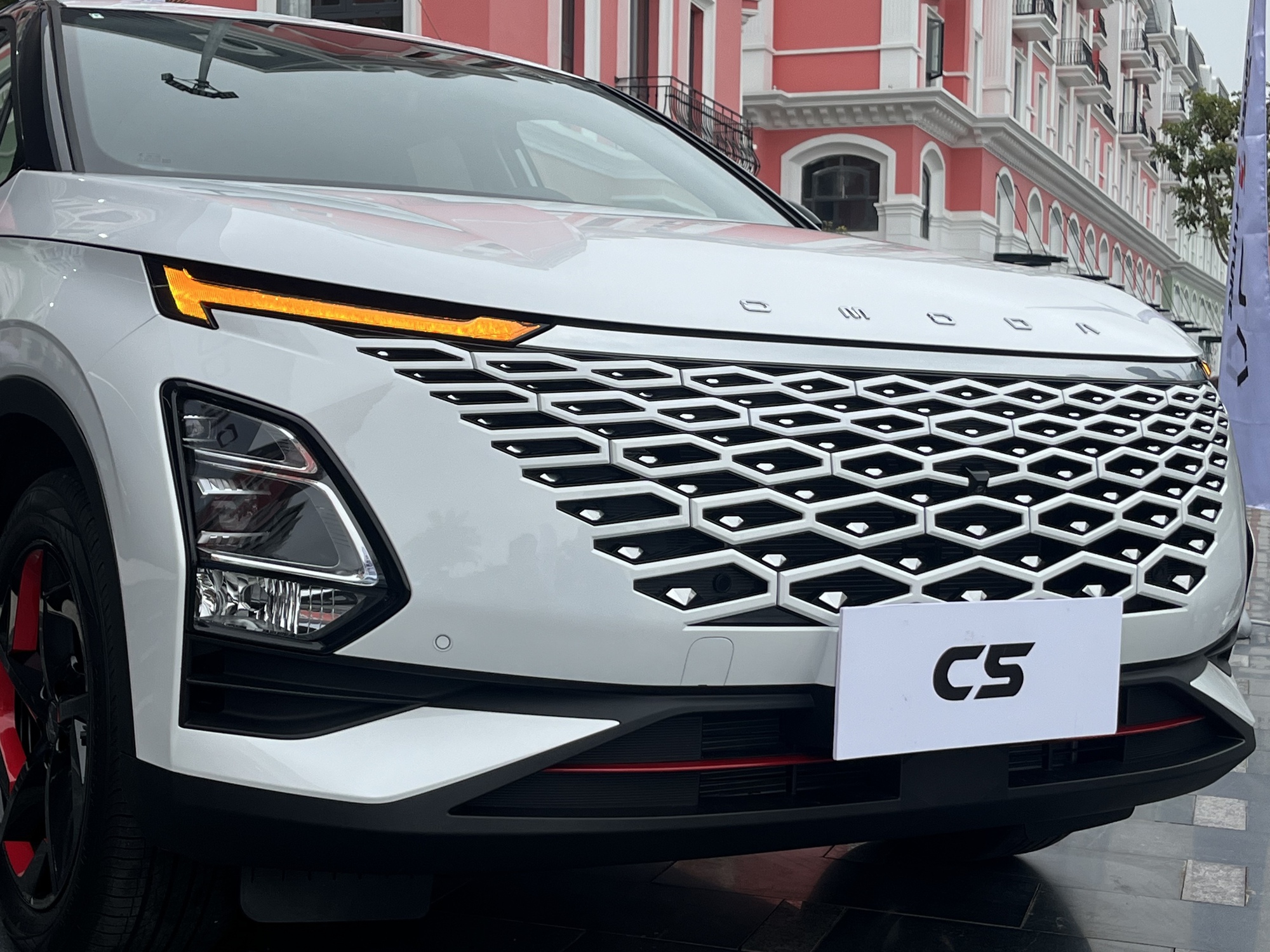 Chi tiết Omoda C5 tại Việt Nam: Đấu Creta, Seltos bằng loạt tính năng ADAS, ghế sau chưa thực sự rộng rãi - Ảnh 2