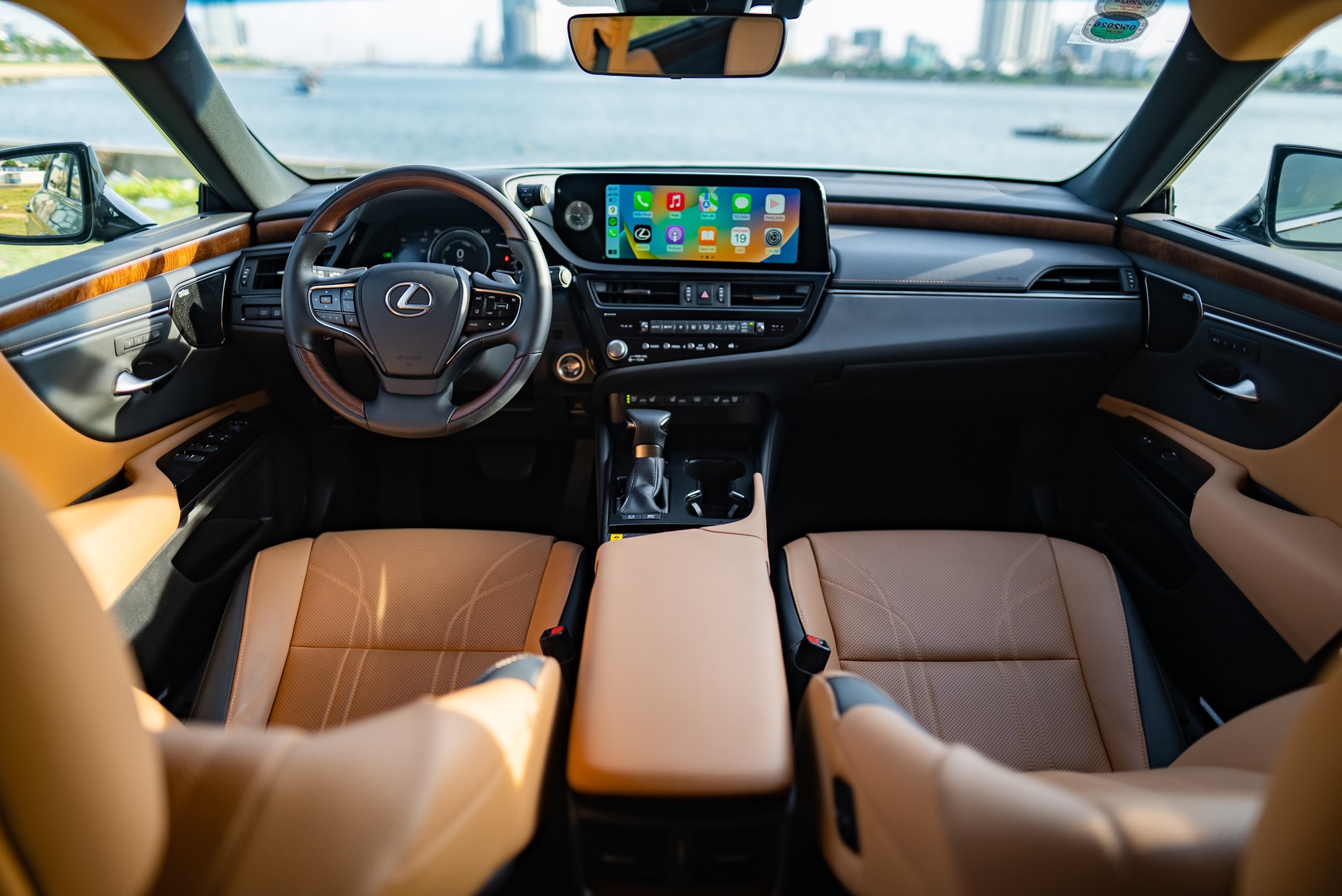 Trải nghiệm sedan hạng sang Lexus ES cùng HLV trưởng Nguyễn Thái Dương - Ảnh 1