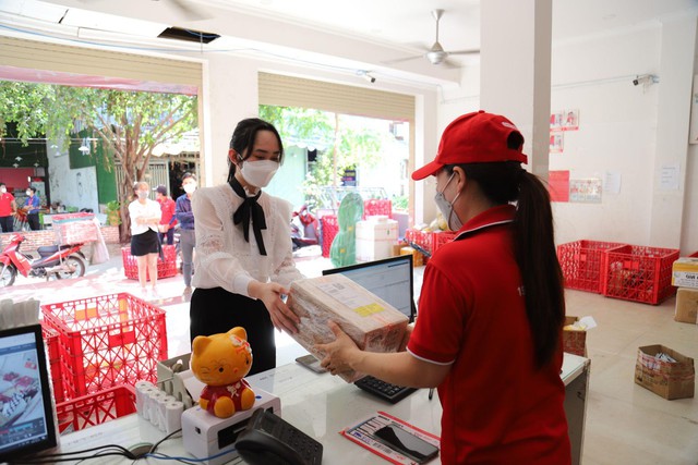 Chuyện shipper mỏi tay giao hàng trước thềm Tết Nguyên Đán Giáp Thìn - Ảnh 2