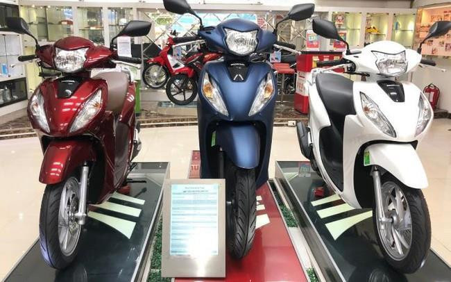 Giá xe máy giảm kỷ lục: Honda Vision rẻ ngang xe số, SH, LEAD... bán dưới mức đề xuất, có xe tặng kèm smartphone - Ảnh 2