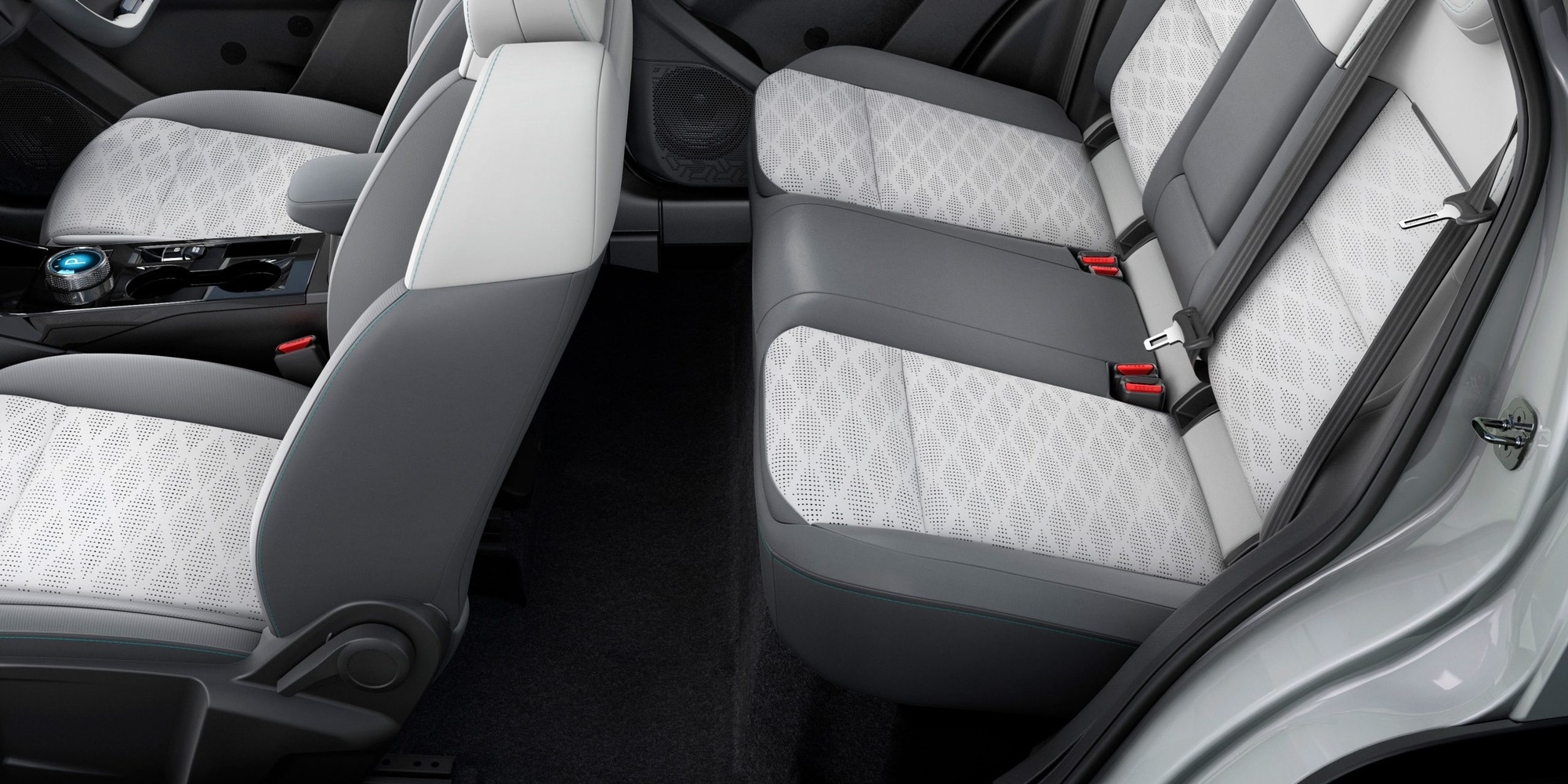 VinFast VF 5 đến Ấn Độ vấp 'đá tảng' từ hãng bản địa: Xe 300 triệu đi 425km/sạc, công nghệ ngập cabin - Ảnh 8