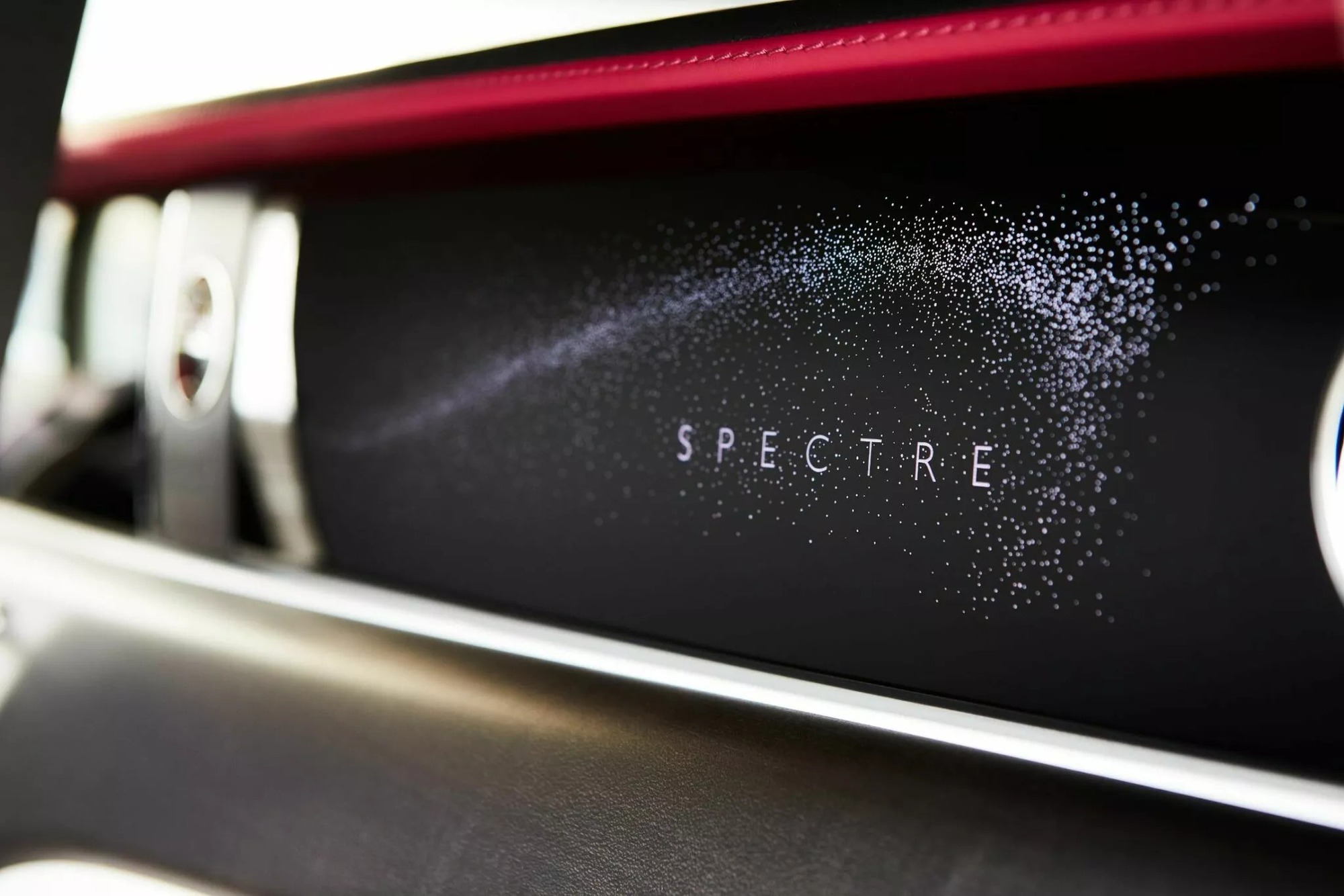 Rolls-Royce 'bội thu' trong năm 2023 nhờ giới siêu giàu chịu chi: Mỗi ngày bán hơn 16 xe, xe nào cũng được cá nhân hóa - Ảnh 5