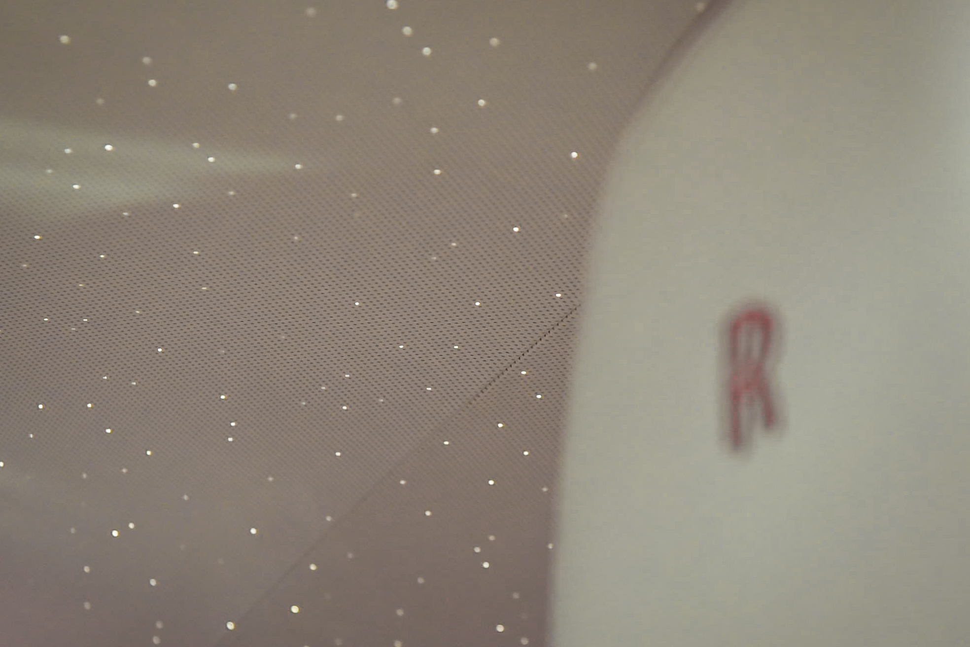 Cận cảnh Rolls-Royce Spectre vừa ra mắt Việt Nam: Giá từ 17,99 tỷ nhưng muốn ưng ý phải chi thêm vài tỷ mua option, sạc đầy mất 9 tiếng - Ảnh 21