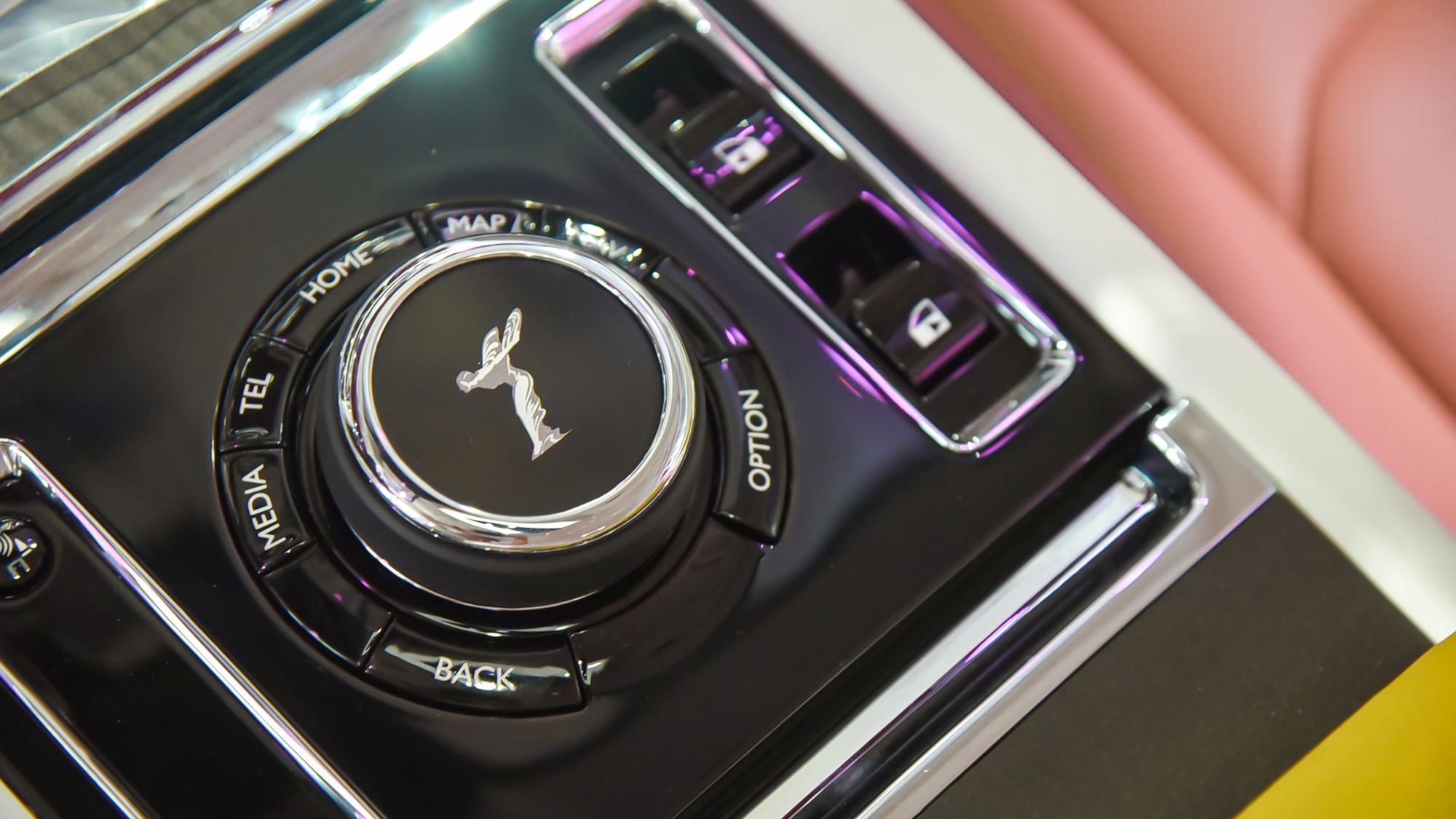 Cận cảnh Rolls-Royce Spectre vừa ra mắt Việt Nam: Giá từ 17,99 tỷ nhưng muốn ưng ý phải chi thêm vài tỷ mua option, sạc đầy mất 9 tiếng - Ảnh 20