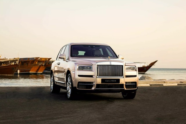 Rolls-Royce 'bội thu' trong năm 2023 nhờ giới siêu giàu chịu chi: Mỗi ngày bán hơn 16 xe, xe nào cũng được cá nhân hóa - Ảnh 1