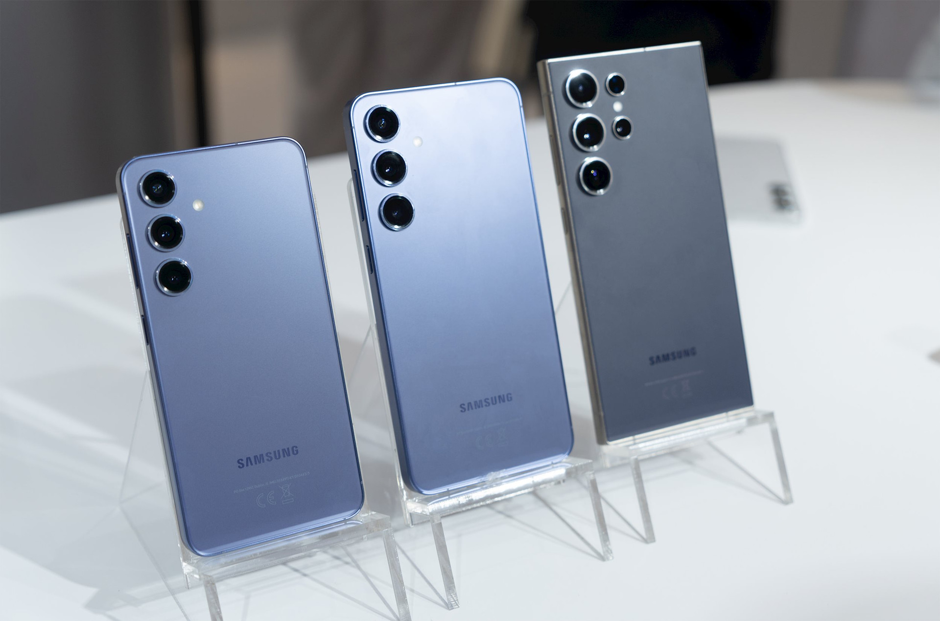 Đua doanh số mở bán, FPT Shop ưu đãi Galaxy S24 13 triệu, livestream cả trên TikTok giá sập sàn - Ảnh 1