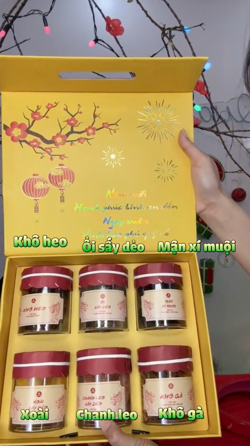 Dân mạng rủ nhau mua set quà Tết của Quang Linh Vlogs sau lùm xùm quà Tết Hồng Phượng, Quỳnh Quỳnh - Ảnh 5