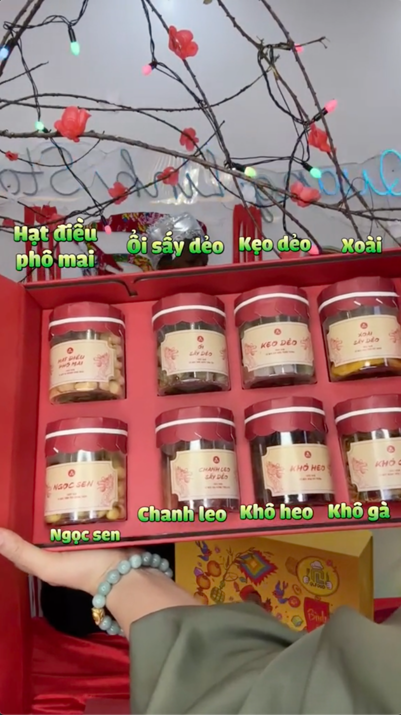 Dân mạng rủ nhau mua set quà Tết của Quang Linh Vlogs sau lùm xùm quà Tết Hồng Phượng, Quỳnh Quỳnh - Ảnh 6