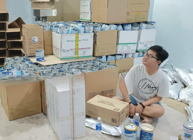Lợi nhuận 'khủng' của cơ sở sản xuất sữa giả, bán online - Ảnh 2
