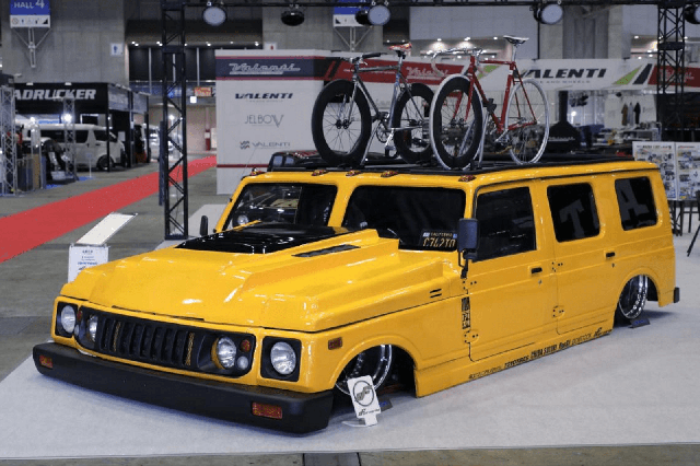 Nhóm sinh viên ghép 2 chiếc Suzuki Jimny thành SUV độc lạ: Trông như Hummer, động cơ V6, gầm sát mặt đất - Ảnh 1