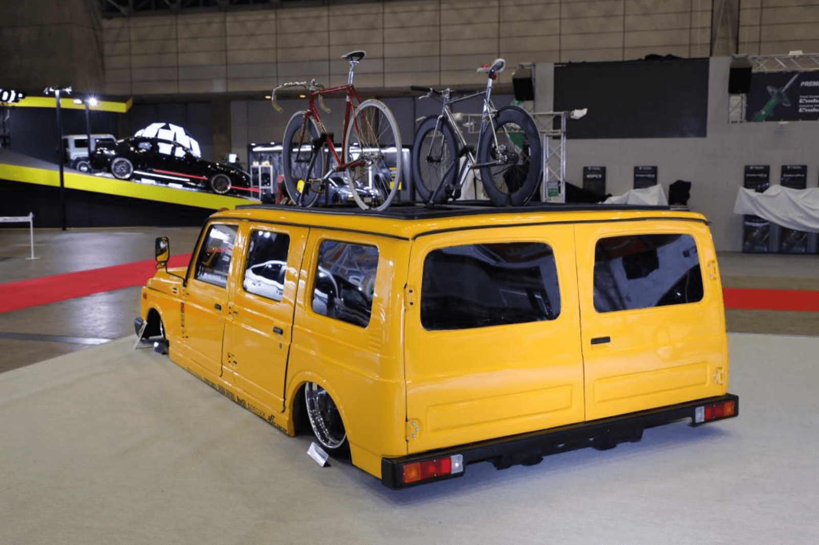 Nhóm sinh viên ghép 2 chiếc Suzuki Jimny thành SUV độc lạ: Trông như Hummer, động cơ V6, gầm sát mặt đất - Ảnh 5