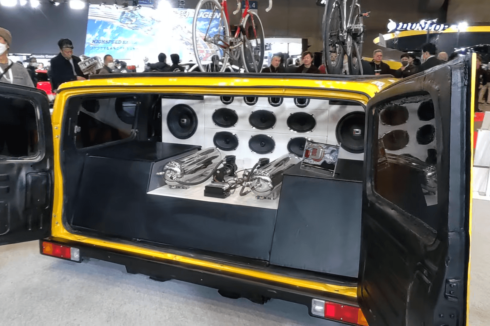 Nhóm sinh viên ghép 2 chiếc Suzuki Jimny thành SUV độc lạ: Trông như Hummer, động cơ V6, gầm sát mặt đất - Ảnh 7