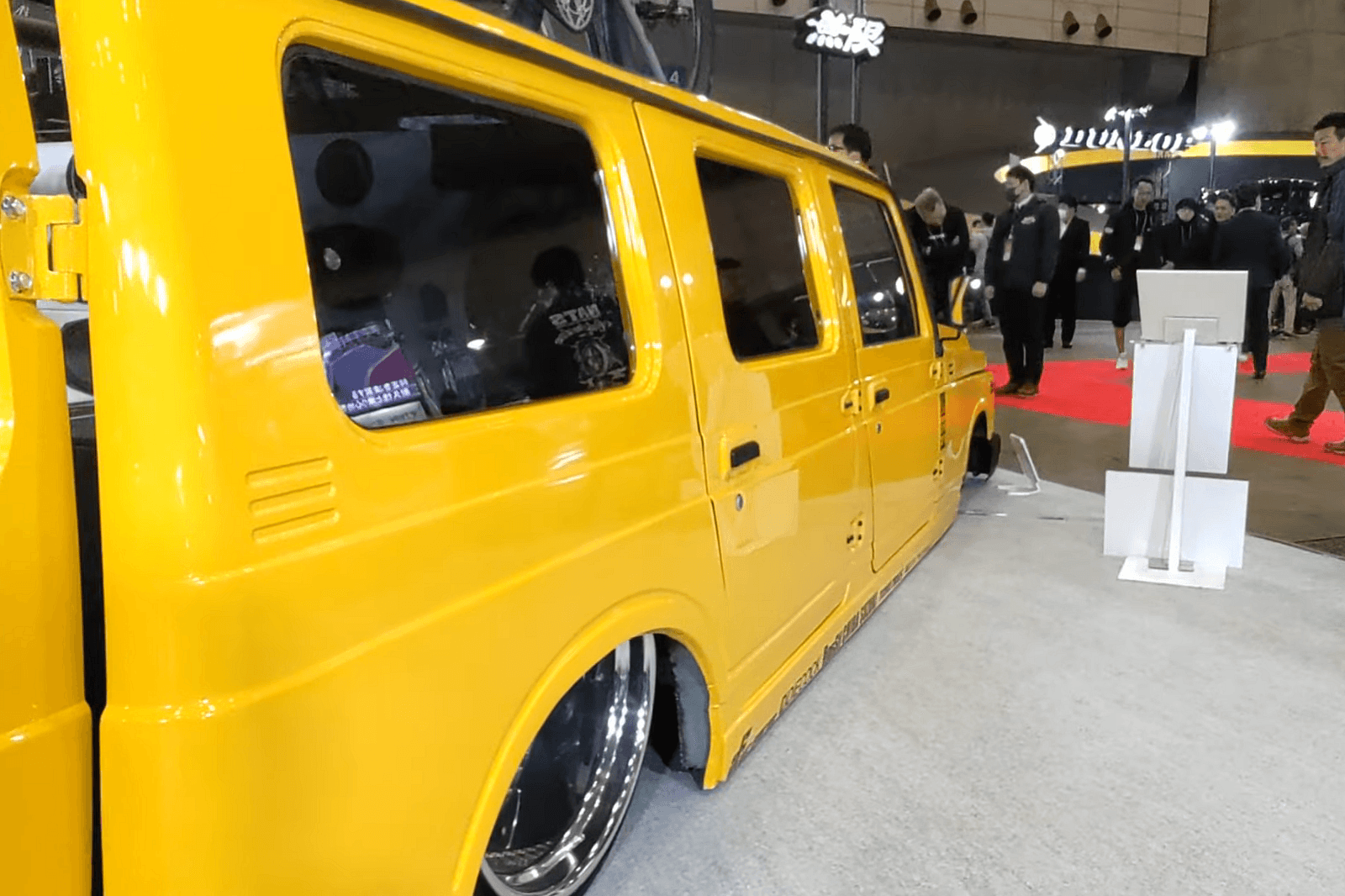 Nhóm sinh viên ghép 2 chiếc Suzuki Jimny thành SUV độc lạ: Trông như Hummer, động cơ V6, gầm sát mặt đất - Ảnh 6