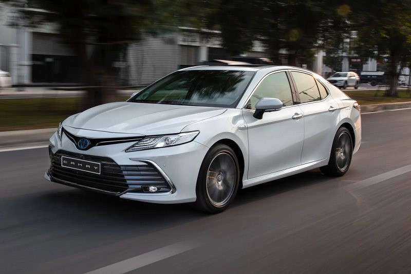 Toyota Camry vẫn giữ vững 'ngôi vương' phân khúc sedan hạng D - Ảnh 1