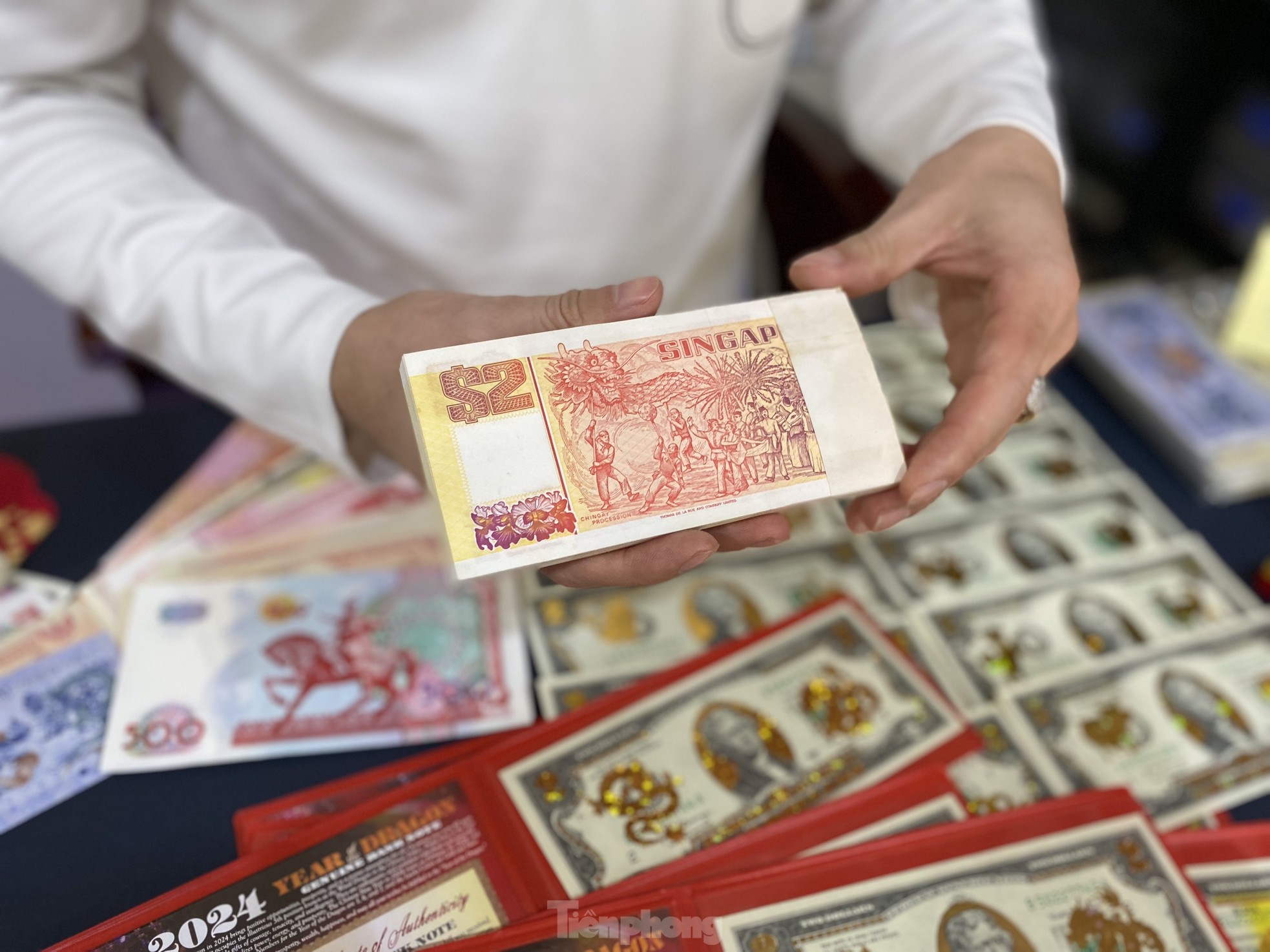 Săn lùng tiền mạ rồng vàng lì xì Tết - Ảnh 1