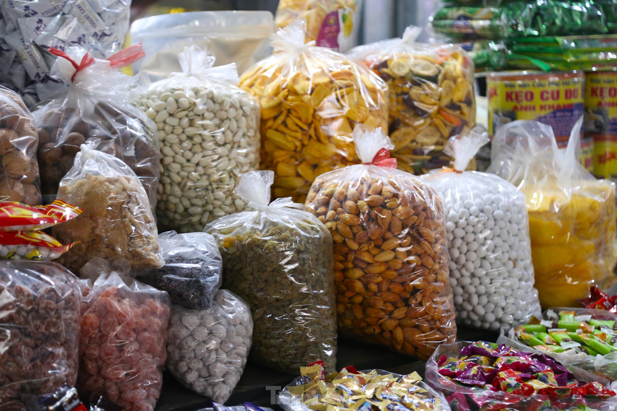 Cảnh tượng 'lạ' ở khu chợ Tết đến nơi rồi vẫn chưa thấy... khách - Ảnh 3