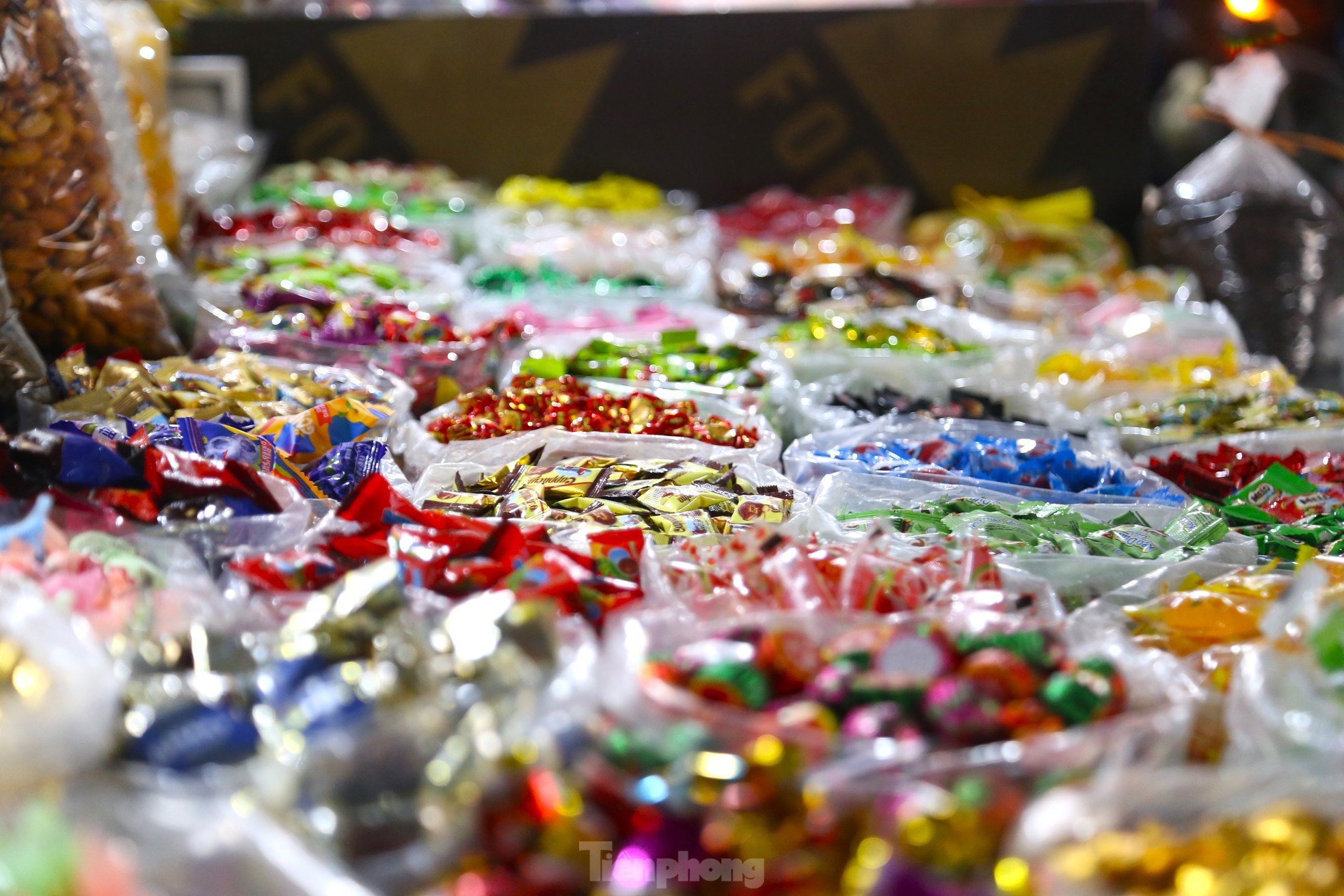 Cảnh tượng 'lạ' ở khu chợ Tết đến nơi rồi vẫn chưa thấy... khách - Ảnh 4