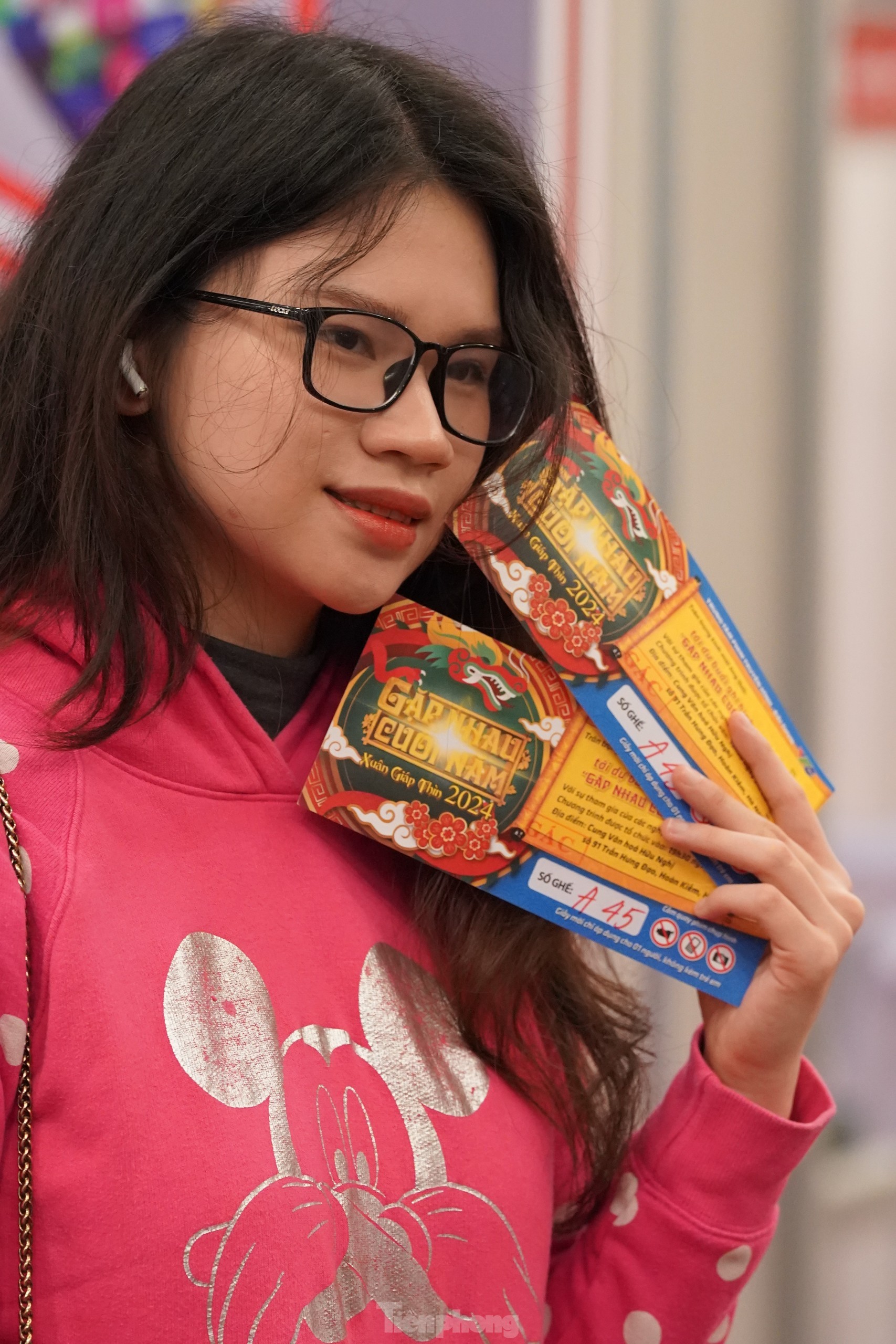 Ngày ghi hình Táo Quân đầu tiên: Phe vé đông nghịt, khán giả náo nức - Ảnh 8