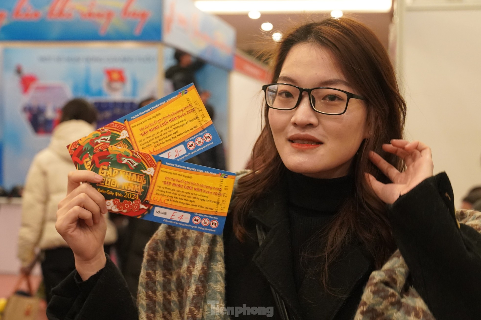 Ngày ghi hình Táo Quân đầu tiên: Phe vé đông nghịt, khán giả náo nức - Ảnh 7