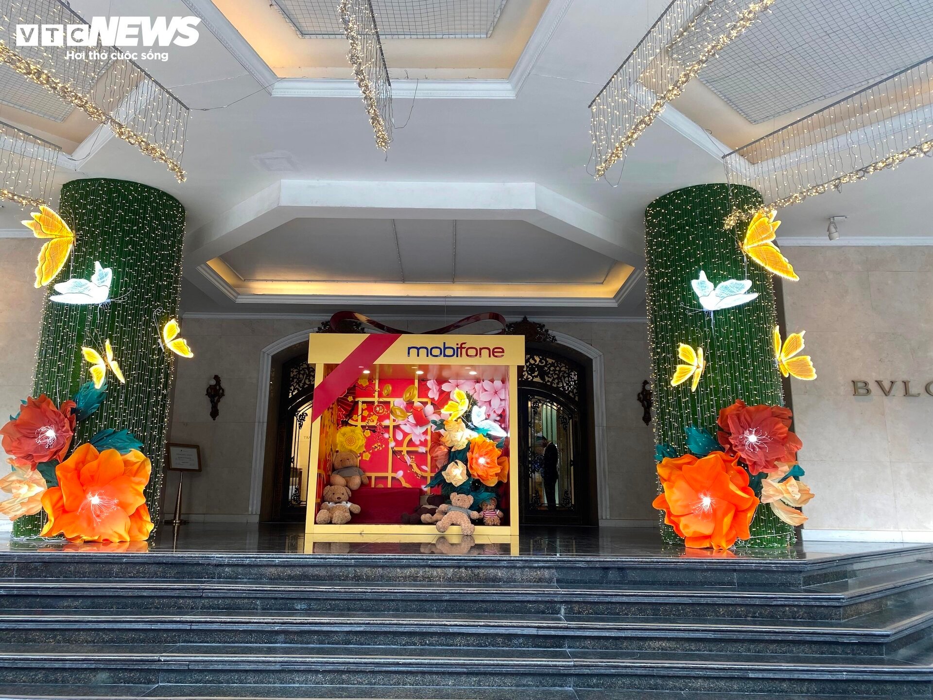 Trung tâm thương mại ở Hà Nội trang hoàng lộng lẫy đón Tết Giáp Thìn 2024 - Ảnh 5