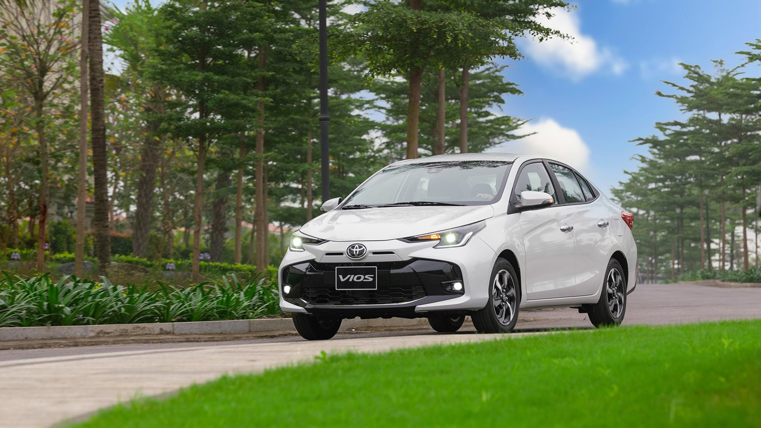 Toyota Vios giảm sâu hàng chục triệu đồng, quyết đòi lại thị phần - Ảnh 1