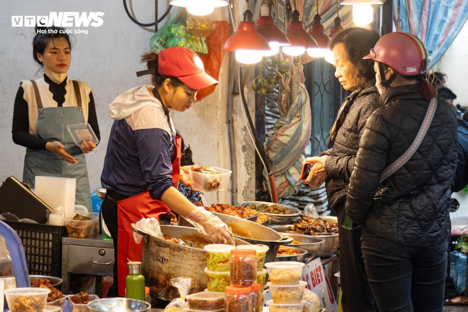 Người Hà Nội sắm lễ cúng rằm cuối cùng năm Quý Mão trong giá rét - Ảnh 19