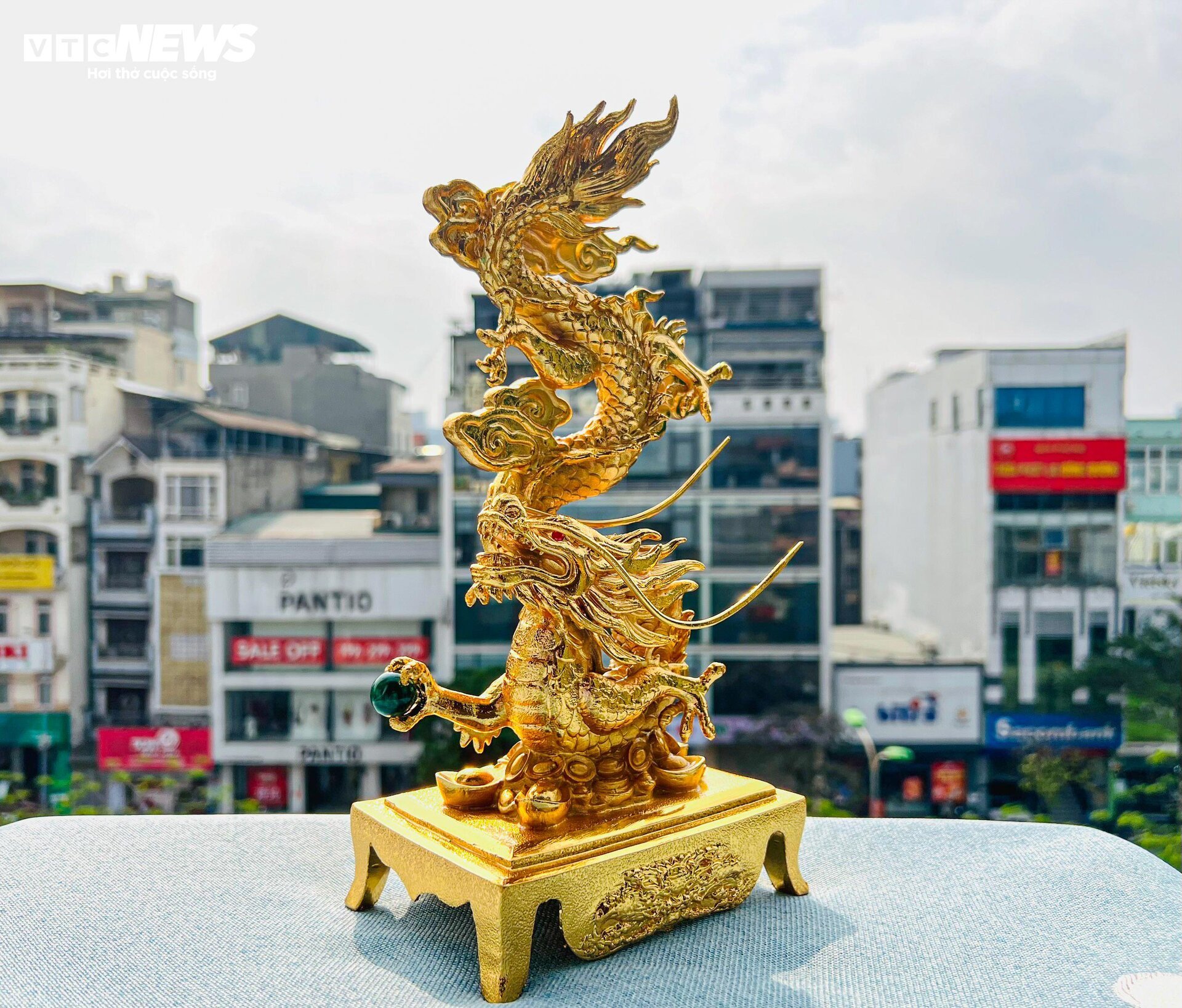 Quà Tết Giáp Thìn sang chảnh: Tượng rồng mạ vàng 24k giá hàng chục triệu đồng - Ảnh 8
