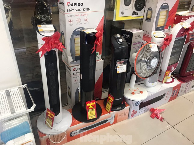 Hà Nội: 'Cháy' thiết bị sưởi ấm vì trời rét cắt da cắt thịt - Ảnh 1