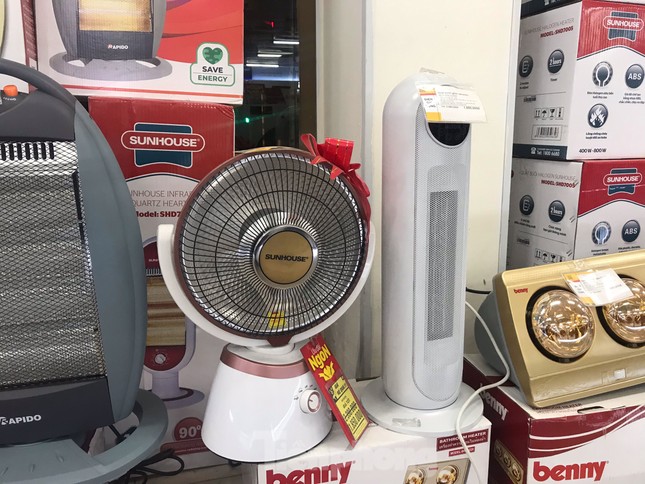 Hà Nội: 'Cháy' thiết bị sưởi ấm vì trời rét cắt da cắt thịt - Ảnh 2