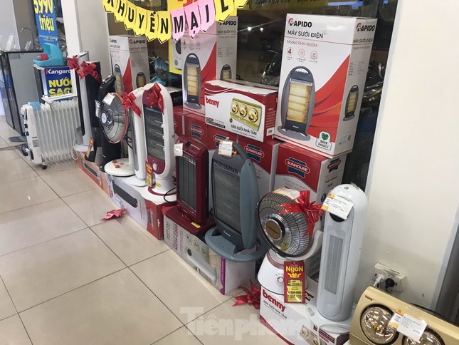 Hà Nội: 'Cháy' thiết bị sưởi ấm vì trời rét cắt da cắt thịt - Ảnh 3