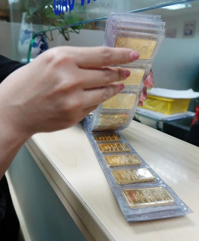 Giá vàng hôm nay 1.1.2024: Vàng SJC cao hơn nhẫn 11 triệu đồng/lượng - Ảnh 1