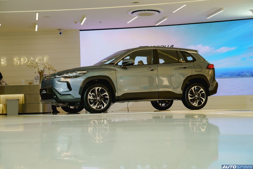 Ra mắt Toyota Corolla Cross 2024: Giá quy đổi từ 680 triệu, lưới tản nhiệt kiểu Lexus RX, có thể Việt Nam giữa năm nay - Ảnh 11
