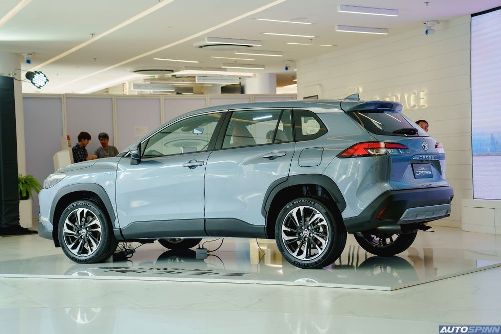 Ra mắt Toyota Corolla Cross 2024: Giá quy đổi từ 680 triệu, lưới tản nhiệt kiểu Lexus RX, có thể Việt Nam giữa năm nay - Ảnh 12