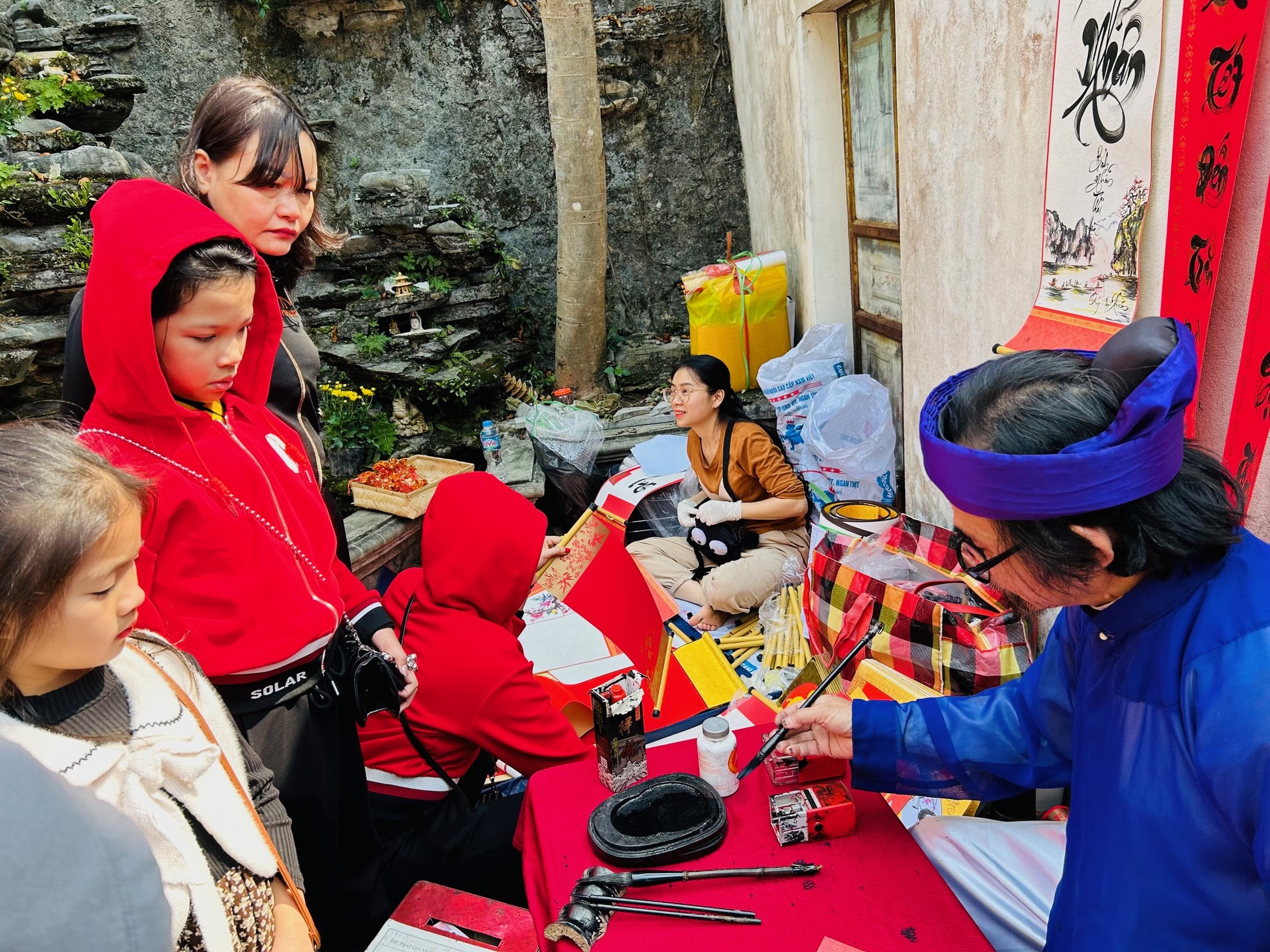 Bán chữ Việt đắt khách đầu xuân - Ảnh 1