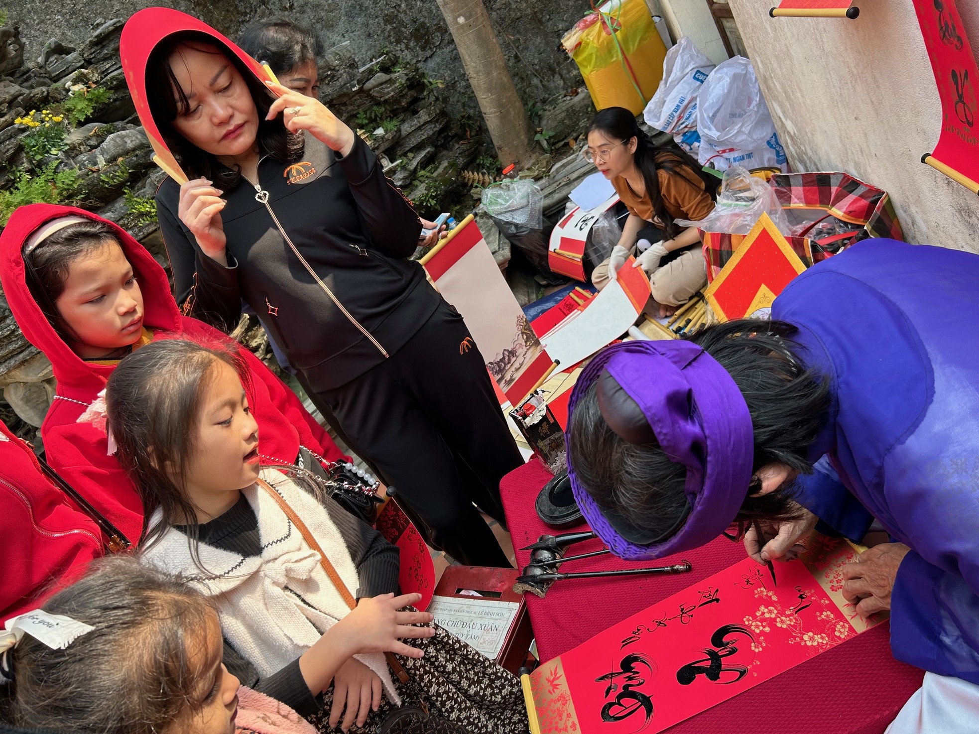 Bán chữ Việt đắt khách đầu xuân - Ảnh 2