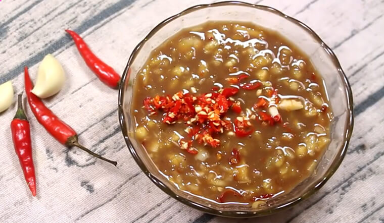 Khách Tây tâm đắc món bình dân chỉ hơn 1 đô la của miền Trung, nhận xét "mùi thơm lừng, có thể gây nghiện" - Ảnh 3