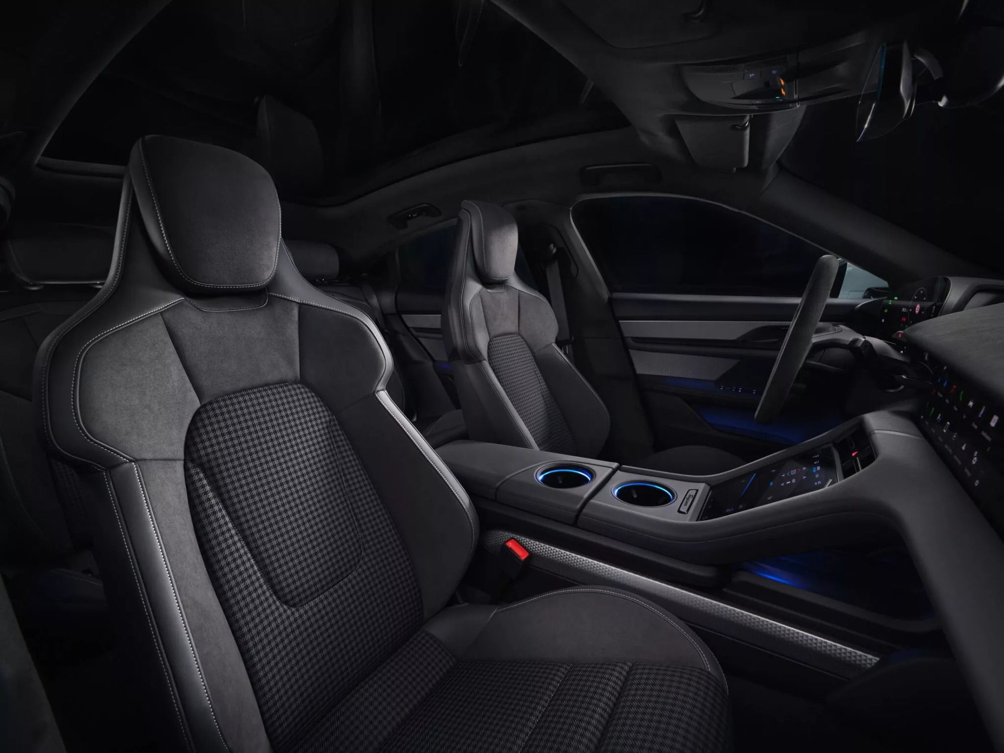 Porsche Taycan 2024 ra mắt: Có bản mạnh nhất lịch sử, tầm vận hành vượt trội trong khi sạc nhanh chỉ mất chưa đầy 20 phút - Ảnh 5