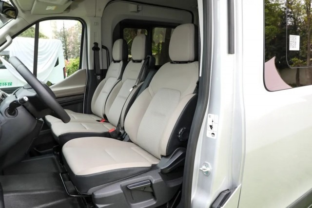 Đại lý nhận cọc Ford Transit 2024 tại Việt Nam: Hai bản, có số tự động, giá dự kiến cao nhất 949 triệu - Ảnh 6