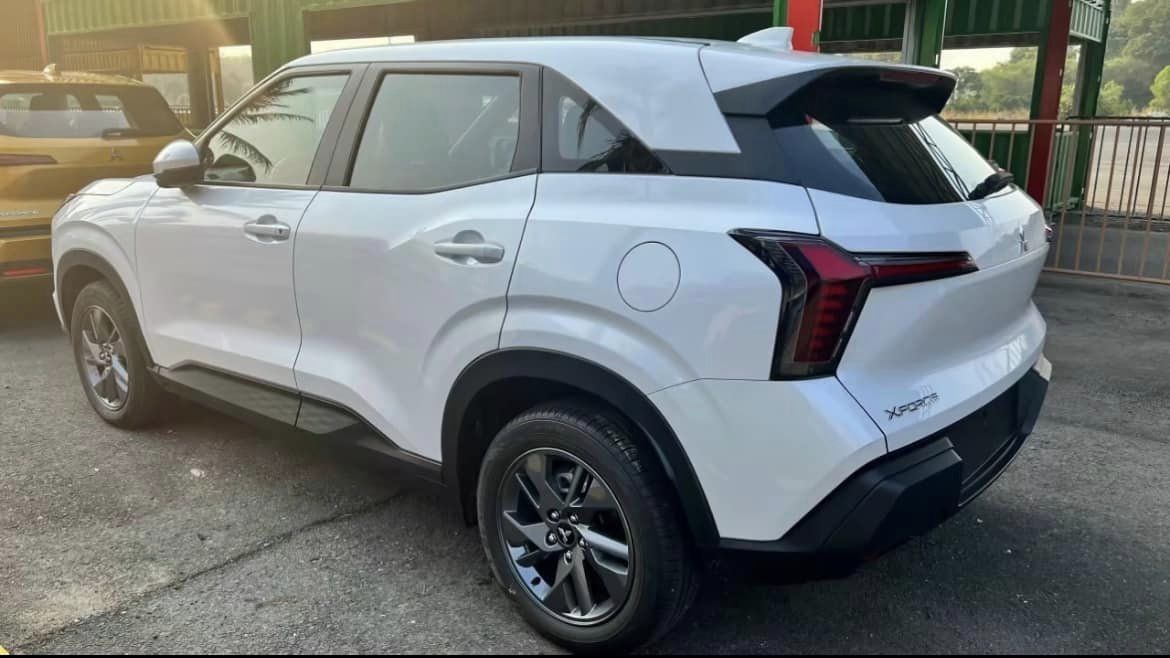 Ảnh thực tế Mitsubishi Xforce base giá 620 triệu vừa về Việt Nam: Mâm nhỏ, ghế nỉ, lược bớt tiện nghi so với bản cao - Ảnh 4