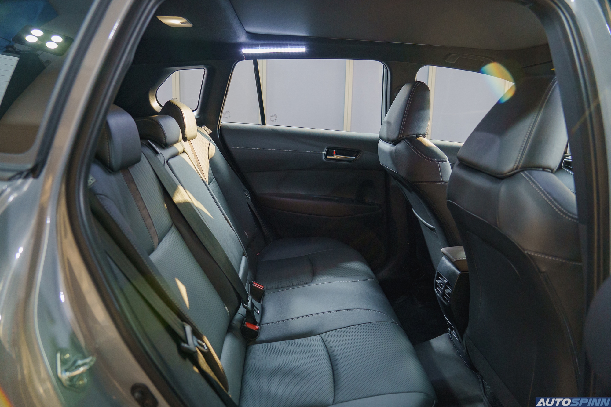 Ra mắt Toyota Corolla Cross 2024: Giá quy đổi từ 680 triệu, lưới tản nhiệt kiểu Lexus RX, có thể Việt Nam giữa năm nay - Ảnh 19