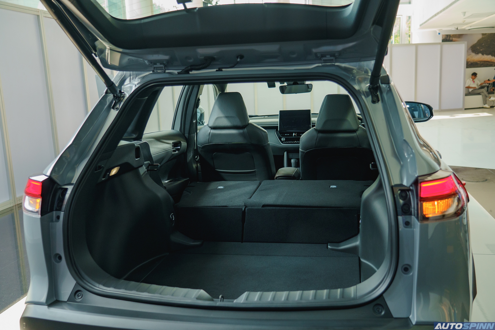 Ra mắt Toyota Corolla Cross 2024: Giá quy đổi từ 680 triệu, lưới tản nhiệt kiểu Lexus RX, có thể Việt Nam giữa năm nay - Ảnh 15