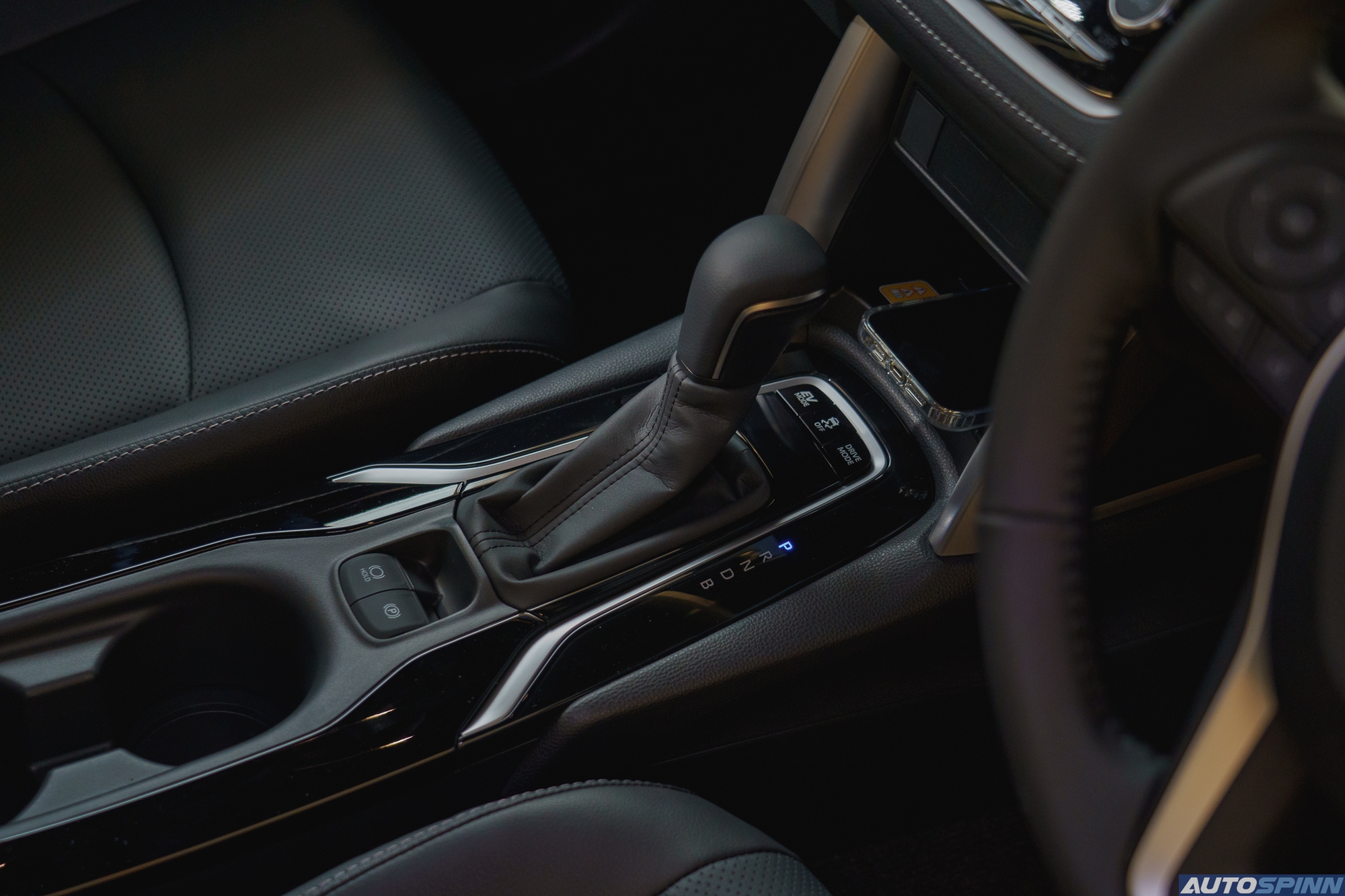 Ra mắt Toyota Corolla Cross 2024: Giá quy đổi từ 680 triệu, lưới tản nhiệt kiểu Lexus RX, có thể Việt Nam giữa năm nay - Ảnh 18