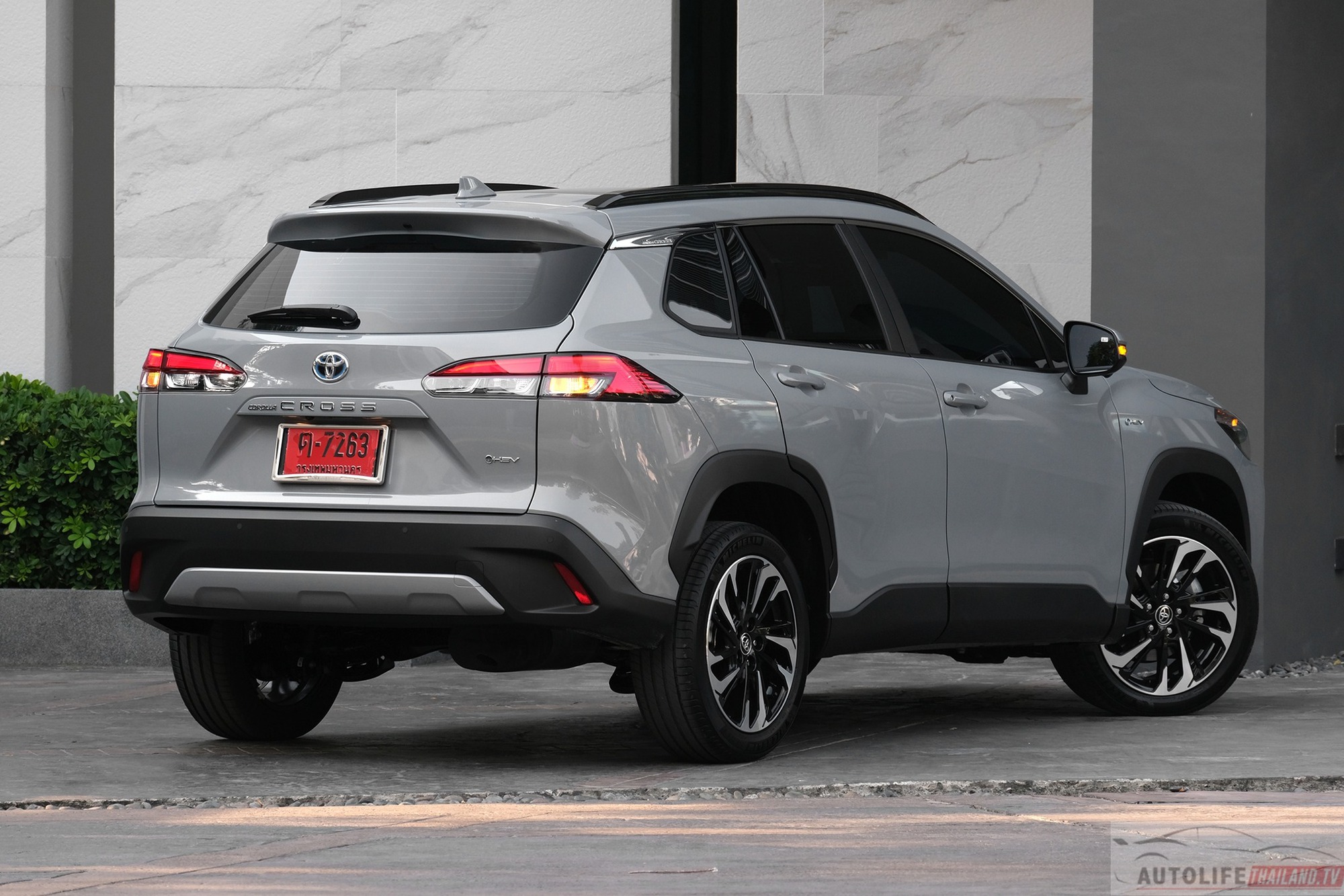 Đại lý ồ ạt nhận cọc Corolla Cross 2024: 2 phiên bản, trang bị giống hệt bản Thái, giao xe tháng 5 - Ảnh 5