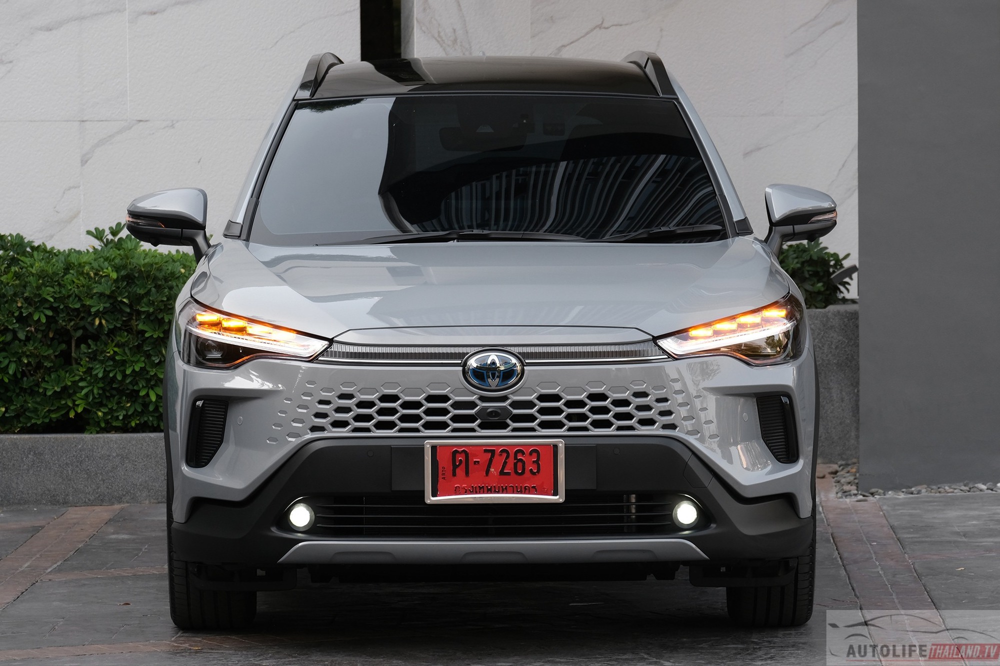 Đại lý ồ ạt nhận cọc Corolla Cross 2024: 2 phiên bản, trang bị giống hệt bản Thái, giao xe tháng 5 - Ảnh 3