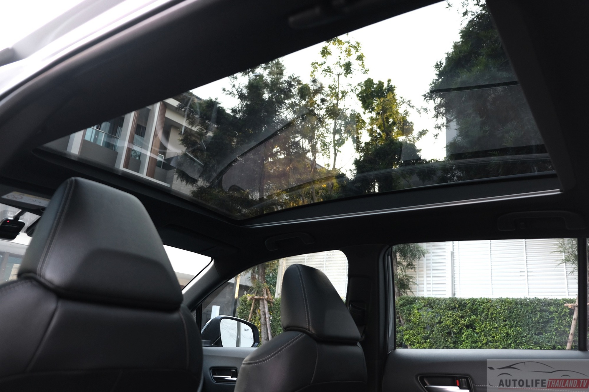 Đại lý ồ ạt nhận cọc Corolla Cross 2024: 2 phiên bản, trang bị giống hệt bản Thái, giao xe tháng 5 - Ảnh 8