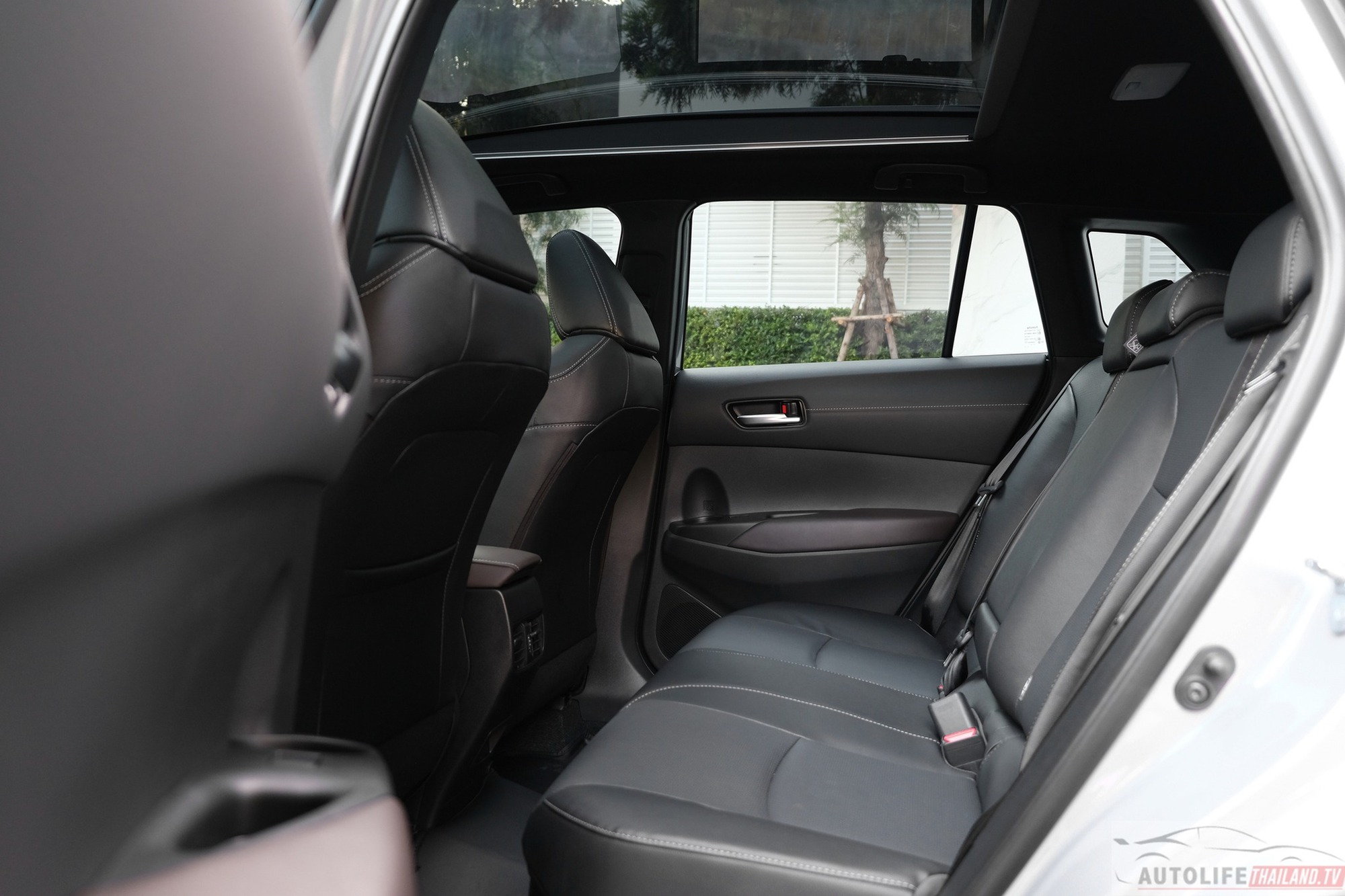 Đại lý ồ ạt nhận cọc Corolla Cross 2024: 2 phiên bản, trang bị giống hệt bản Thái, giao xe tháng 5 - Ảnh 9