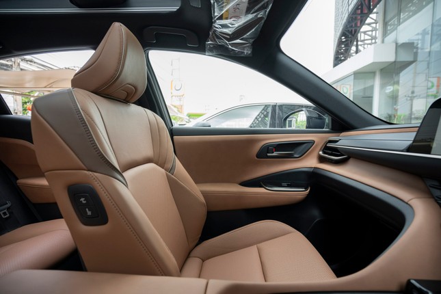 Toyota Crown Sport SUV giá hơn 2,5 tỷ đồng tại Thái Lan - Ảnh 8