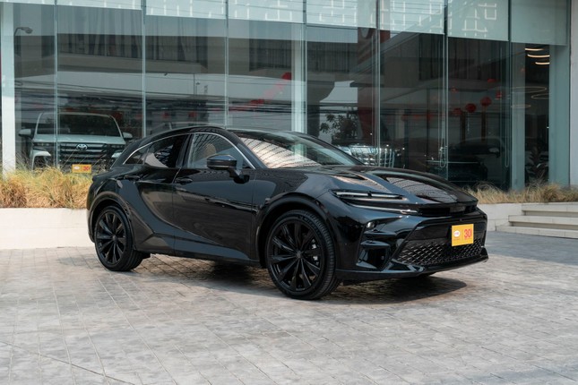 Toyota Crown Sport SUV giá hơn 2,5 tỷ đồng tại Thái Lan - Ảnh 2