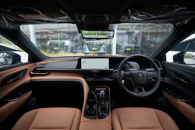 Toyota Crown Sport SUV giá hơn 2,5 tỷ đồng tại Thái Lan - Ảnh 4